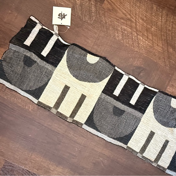 Geometric Patterned Scarf - Picture 7 of 7